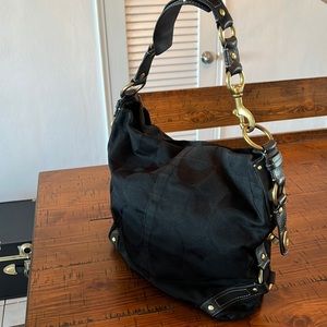 COACH!!! AUTHENTIC SIGNATURE MEDIUM PURSE!! Shoulder Bag Black